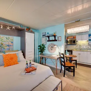 Apartment Chic Virginia Retreat - Pool, Steps To, Virginia Beach